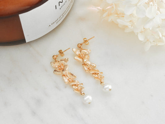 Hannah Gold Flower dangle with Freshwater Pearl