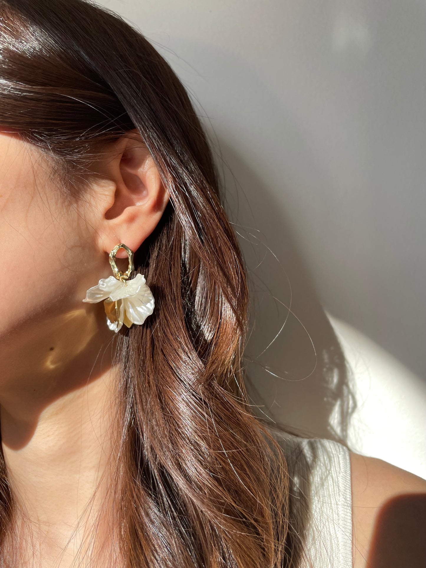 Ciara Shell Dangle Earrings