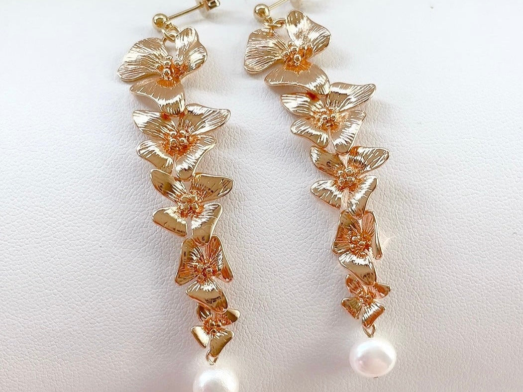 Layra Gold Flower Dangle