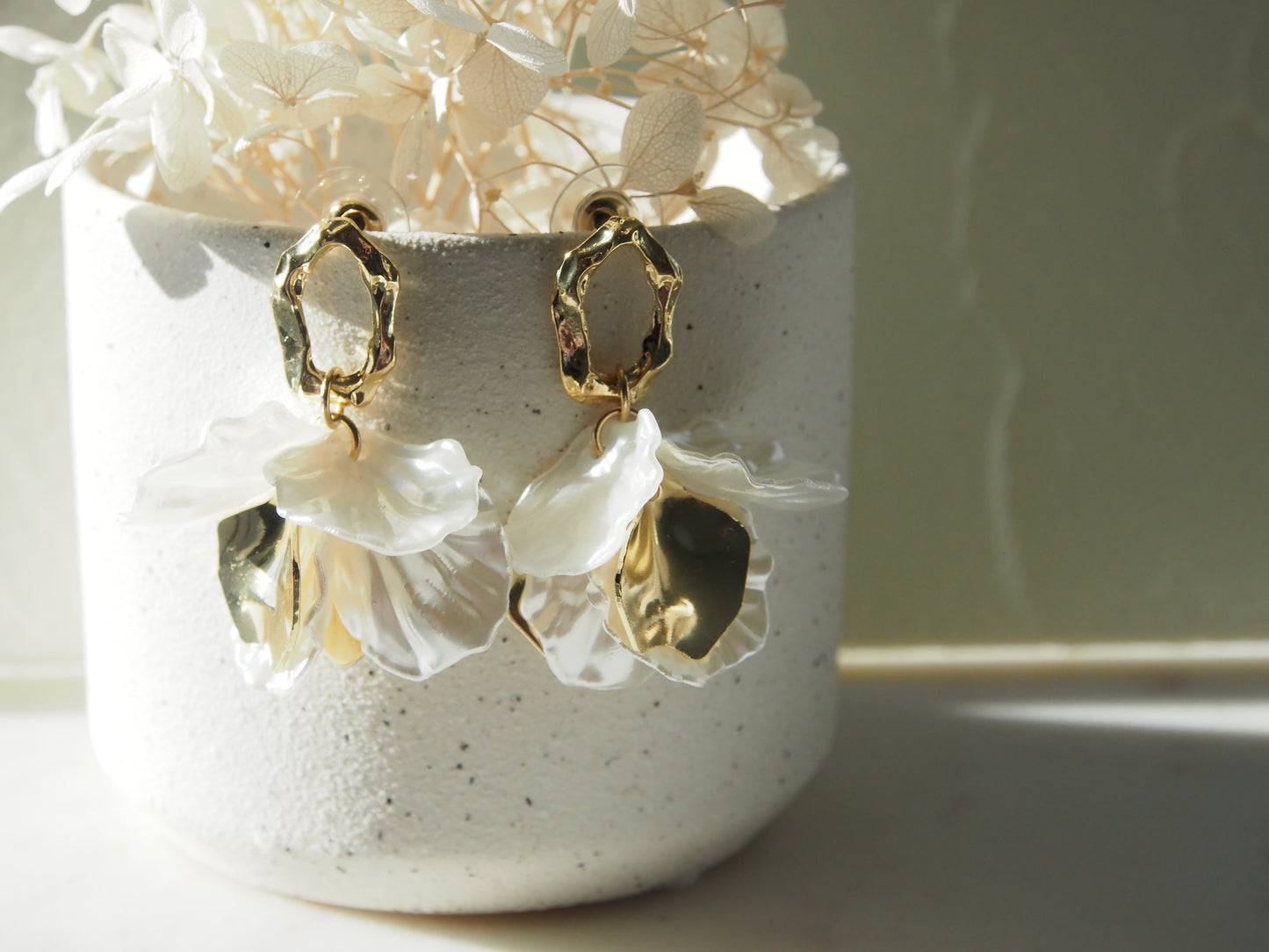 Ciara Shell Dangle Earrings