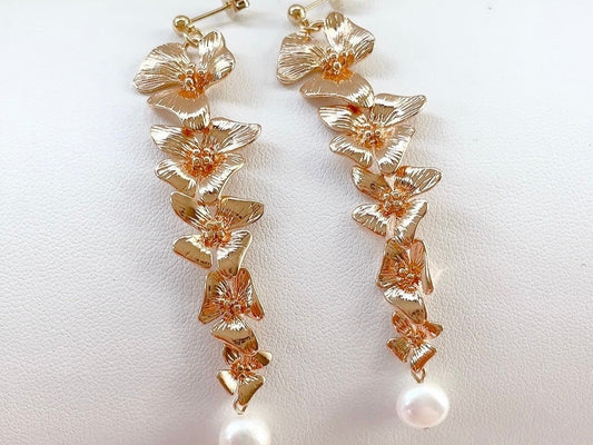 Layra Gold Flower Dangle