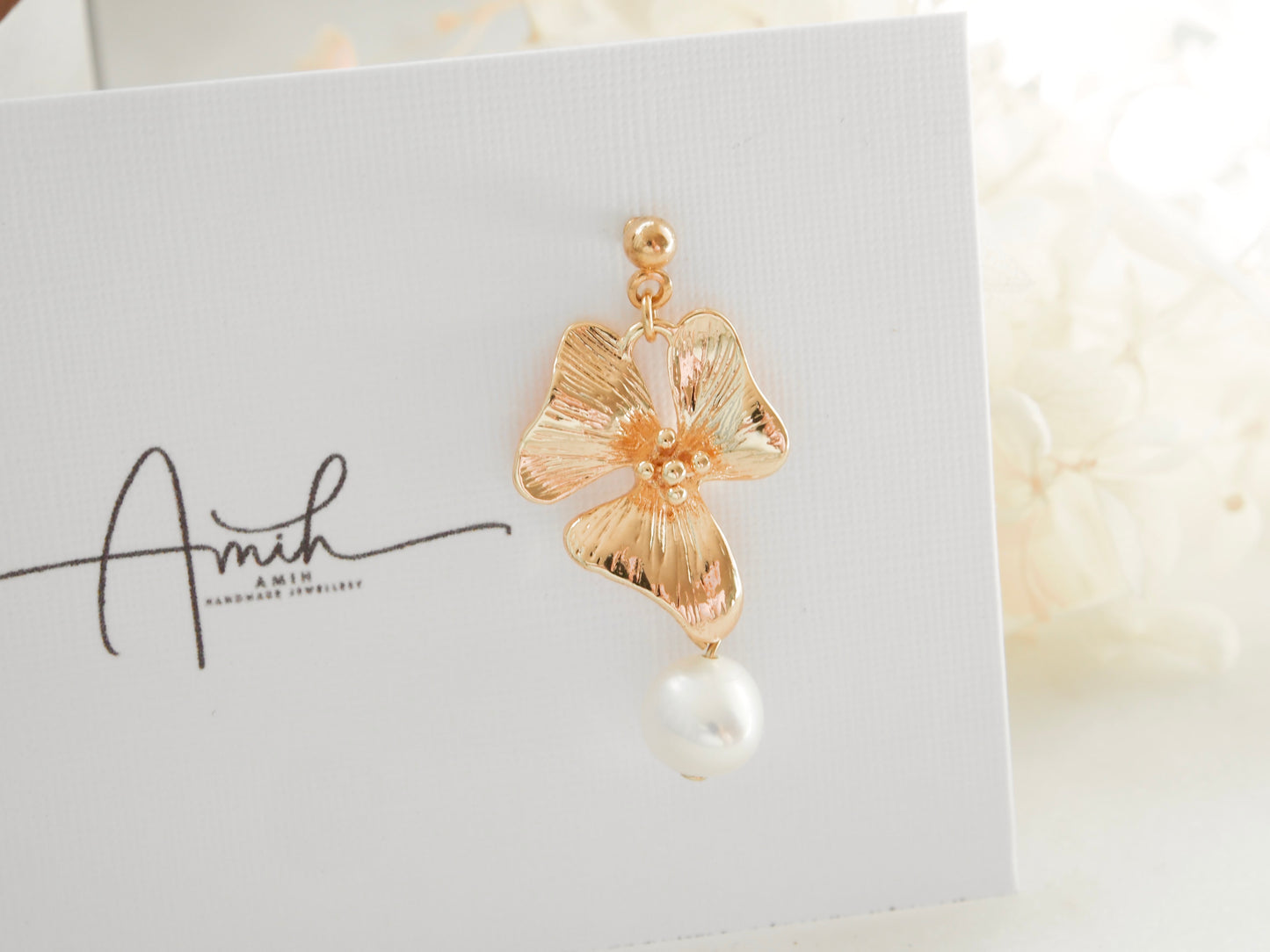 Jess Gold Flower with Freshwater Pearl